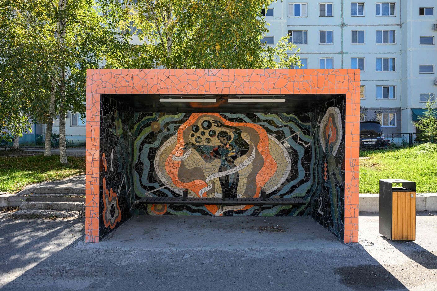 Вася Кармазин. Остановка «Сквер энергетиков». Фото — Вячеслав Лукьянов